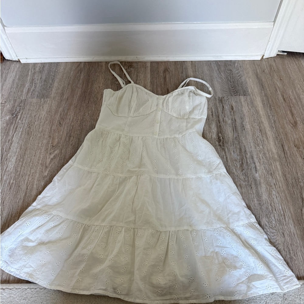 Hollister Cream Casual Dress
worn a few times